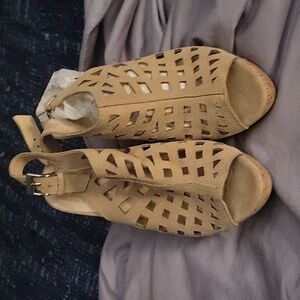 Franco Sarto suede leather Sassy, Wild Rice Sued Wedges 9